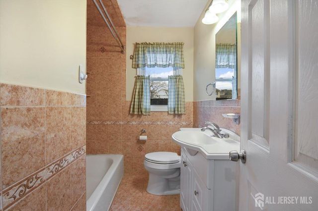 1 Zoar Street, Fords, NJ 08863