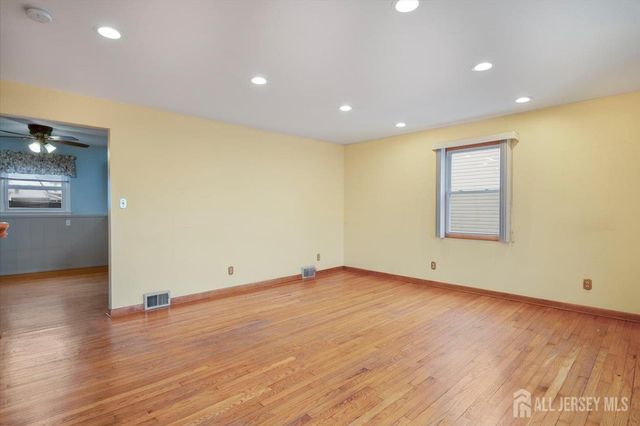 1 Zoar Street, Fords, NJ 08863