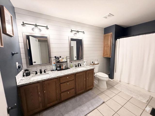 2443 N Woodlawn Blvd, Derby, KS 67037