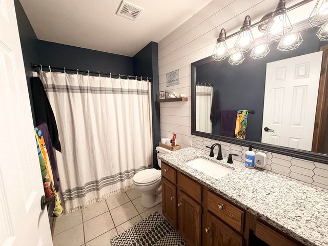 2443 N Woodlawn Blvd, Derby, KS 67037