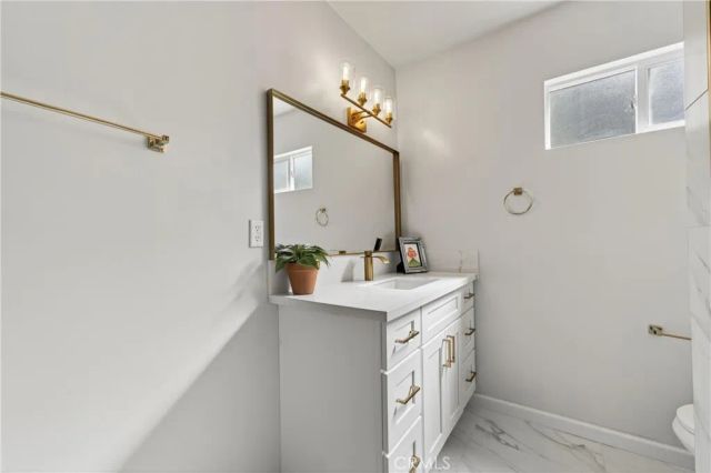 1960 Chariton Street, Los Angeles, CA 90034