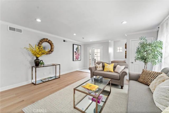 1960 Chariton Street, Los Angeles, CA 90034