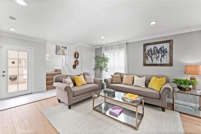 1960 Chariton Street, Los Angeles, CA 90034