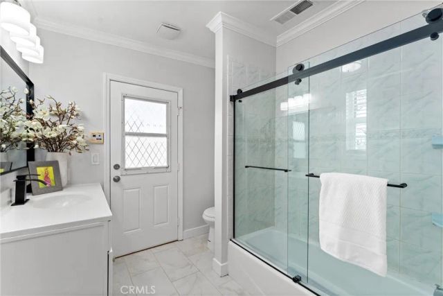 1960 Chariton Street, Los Angeles, CA 90034