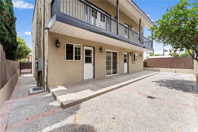 1960 Chariton Street, Los Angeles, CA 90034