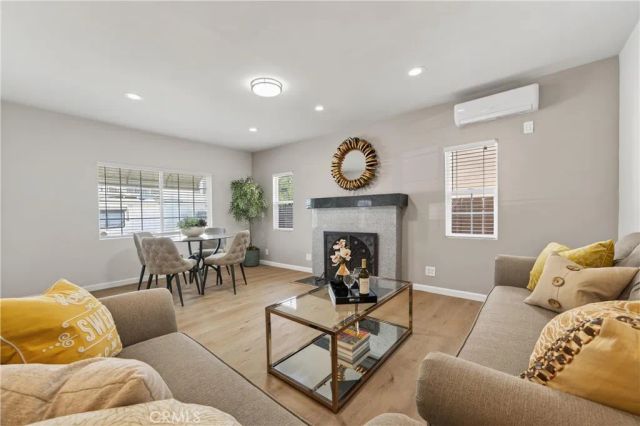 1960 Chariton Street, Los Angeles, CA 90034