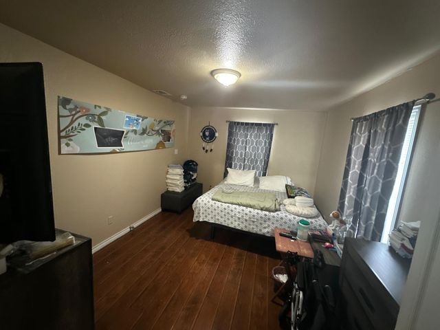 2720 Burchill Road, Fort Worth, TX 76105