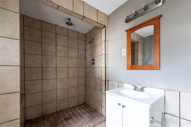 2833 CARDO NW Drive, Atlanta, GA 30318