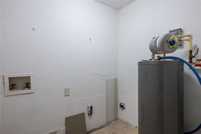 2833 CARDO NW Drive, Atlanta, GA 30318