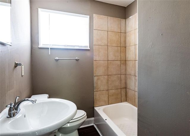 2833 CARDO NW Drive, Atlanta, GA 30318