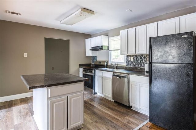 2833 CARDO NW Drive, Atlanta, GA 30318