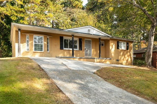 2833 CARDO NW Drive, Atlanta, GA 30318