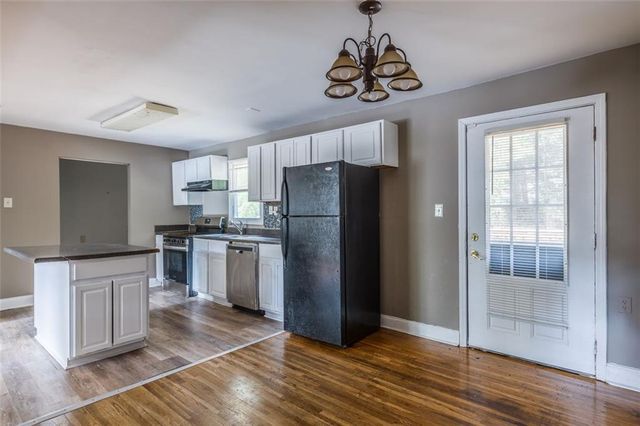 2833 CARDO NW Drive, Atlanta, GA 30318