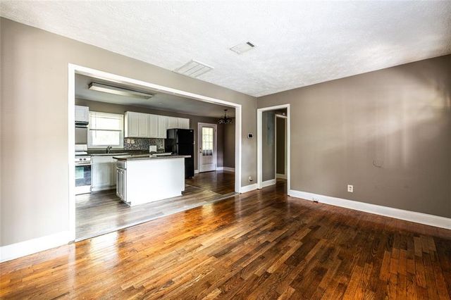 2833 CARDO NW Drive, Atlanta, GA 30318