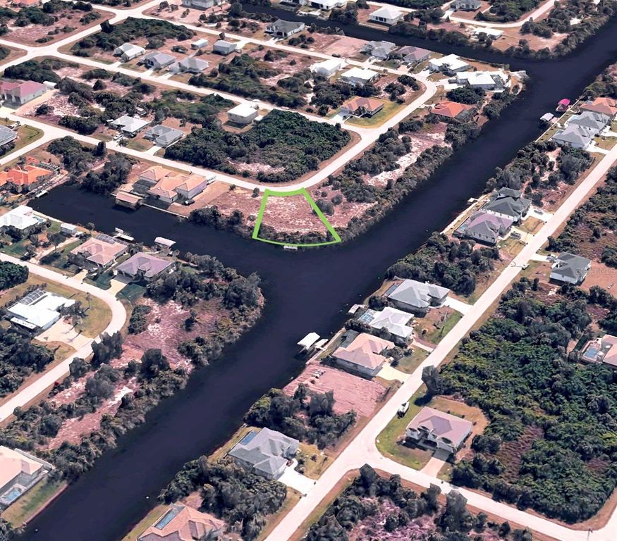 Image 21 of property listing at 14222 MAYSVILLE CIRCLE, Port Charlotte, FL 33981