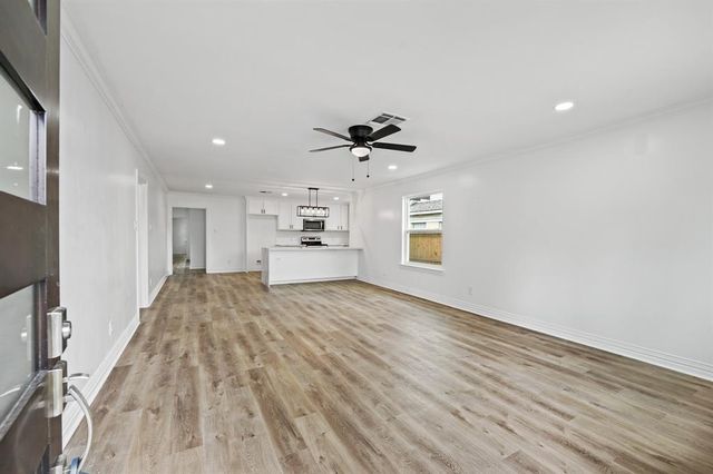 1404 Des Jardines Street, Houston, TX 77023