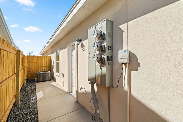 2105 E Viviana Street 1, Edinburg, TX 78542