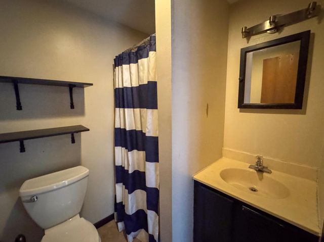 17562 Pond Circle, Eden Prairie, MN 55346