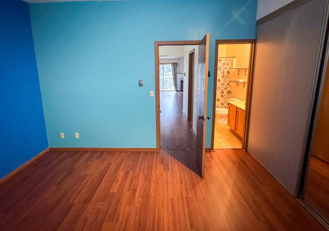 17562 Pond Circle, Eden Prairie, MN 55346