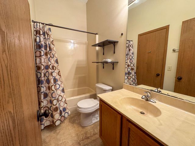 17562 Pond Circle, Eden Prairie, MN 55346