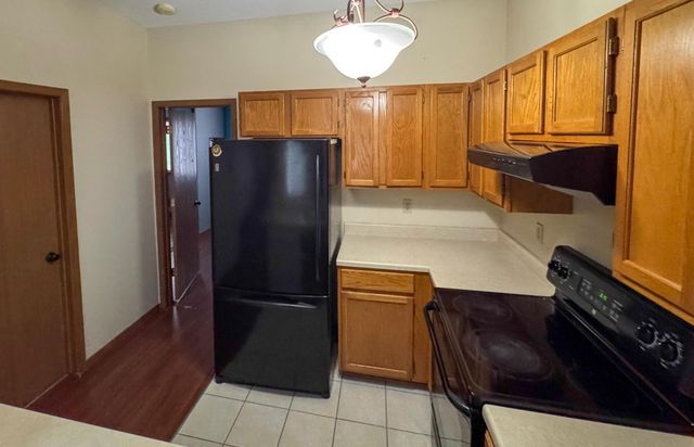 17562 Pond Circle, Eden Prairie, MN 55346