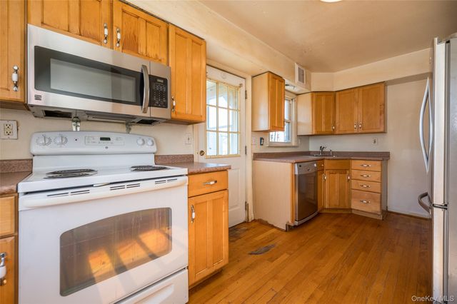 47 4th Avenue, East Rockaway, NY 11518