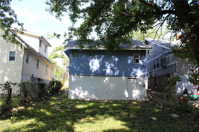 2739 Elmwood Avenue, Kansas City, MO 64128