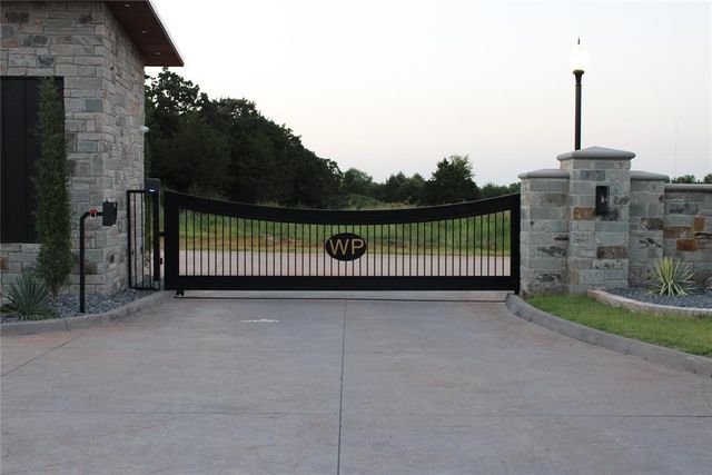 8101 W Wilshire Park Drive, Oklahoma City, OK 73111