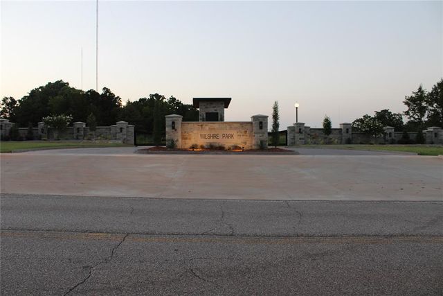 8101 W Wilshire Park Drive, Oklahoma City, OK 73111