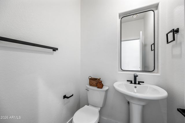 815 E DESERT TRUMPET Road, Phoenix, AZ 85048