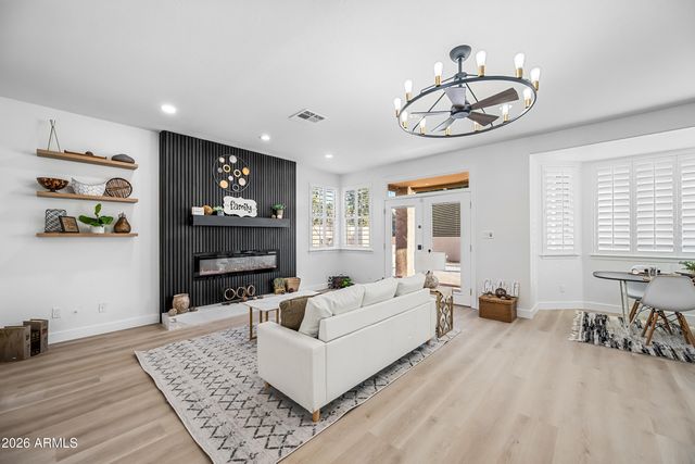 815 E DESERT TRUMPET Road, Phoenix, AZ 85048