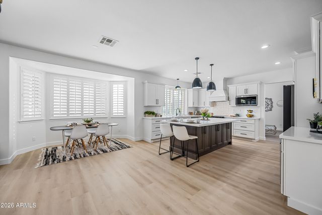 815 E DESERT TRUMPET Road, Phoenix, AZ 85048