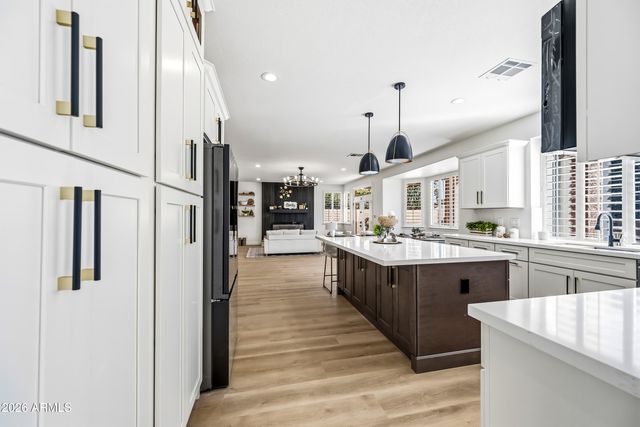 815 E DESERT TRUMPET Road, Phoenix, AZ 85048