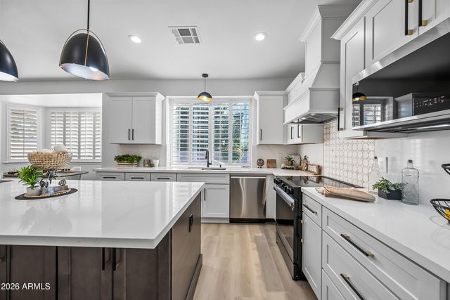 815 E DESERT TRUMPET Road, Phoenix, AZ 85048