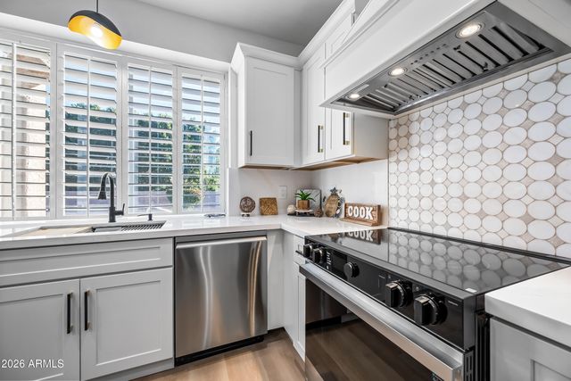 815 E DESERT TRUMPET Road, Phoenix, AZ 85048