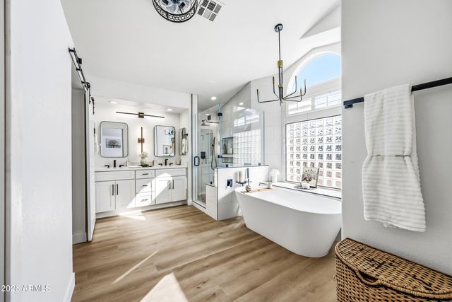 815 E DESERT TRUMPET Road, Phoenix, AZ 85048