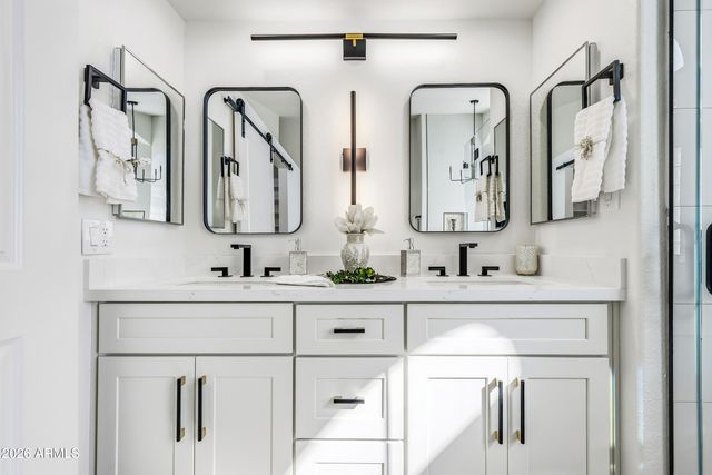 815 E DESERT TRUMPET Road, Phoenix, AZ 85048