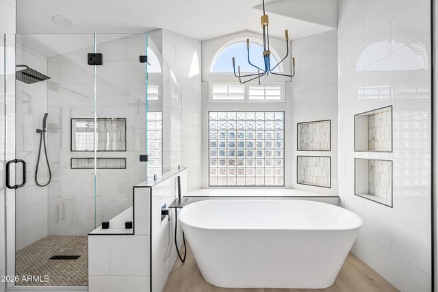 815 E DESERT TRUMPET Road, Phoenix, AZ 85048