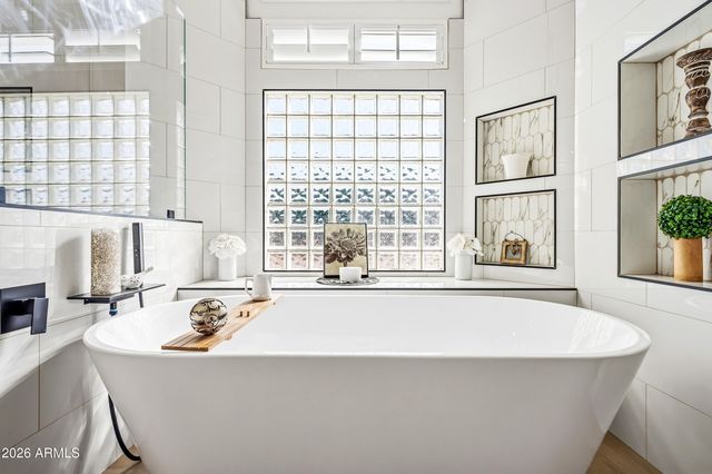 815 E DESERT TRUMPET Road, Phoenix, AZ 85048