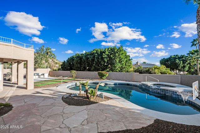 815 E DESERT TRUMPET Road, Phoenix, AZ 85048