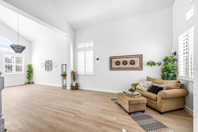 815 E DESERT TRUMPET Road, Phoenix, AZ 85048