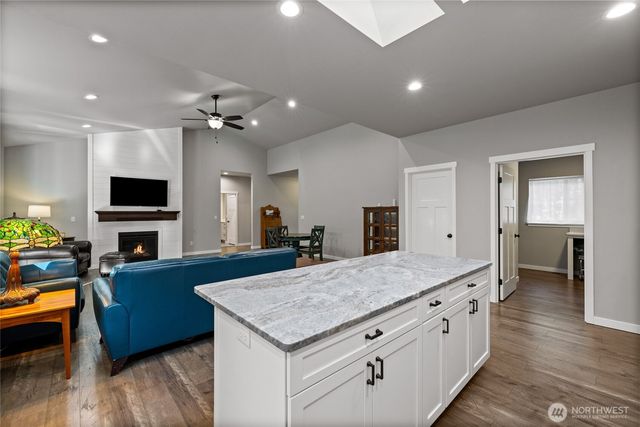 6935 Steamboat Island Road NW, Olympia, WA 98502