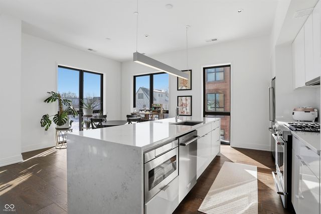 877 N East Street UNIT 203, Indianapolis, IN 46202