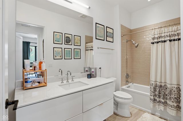 877 N East Street UNIT 203, Indianapolis, IN 46202