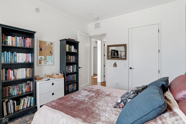 877 N East Street UNIT 203, Indianapolis, IN 46202