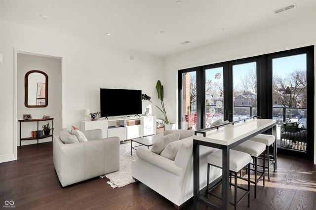 877 N East Street UNIT 203, Indianapolis, IN 46202