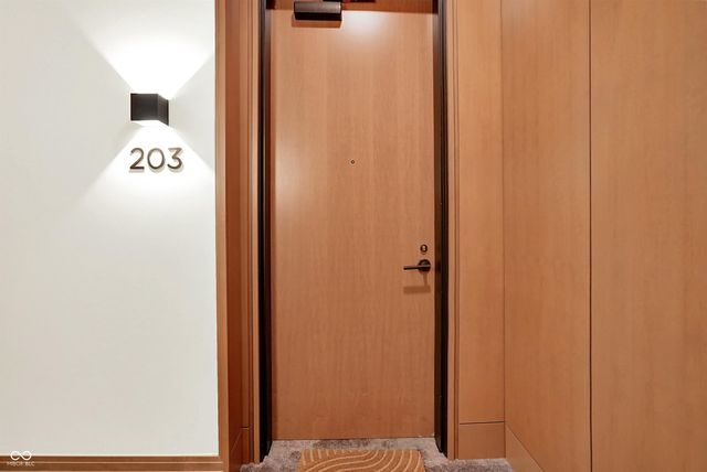 877 N East Street UNIT 203, Indianapolis, IN 46202