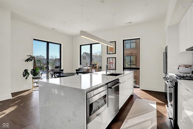 877 N East Street UNIT 203, Indianapolis, IN 46202