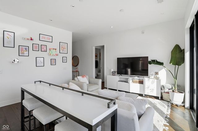 877 N East Street UNIT 203, Indianapolis, IN 46202