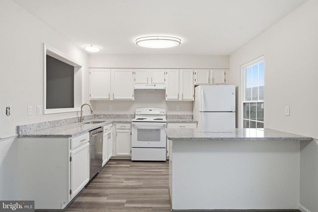 302 MOSEBY CT, Manassas Park, VA 20111